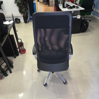 Silla ergonómica de oficina negra alta