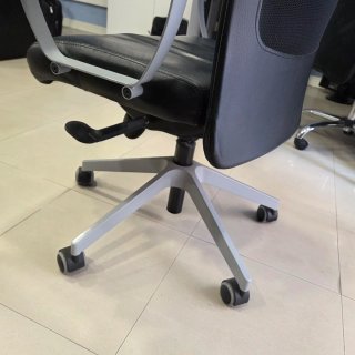 Silla ergonómica de oficina negra alta