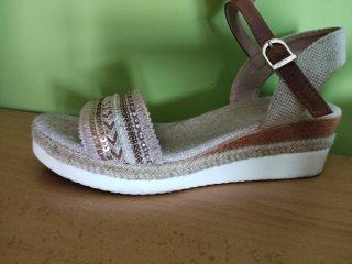 Sandalias cuña mujer beige y oro