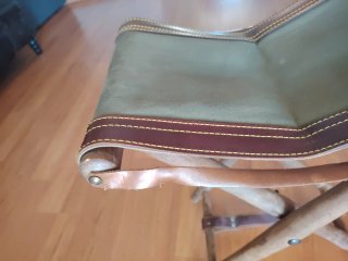 Silla de caza antigua de cuero y madera