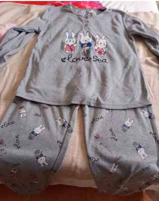Pijama de invierno con conejos