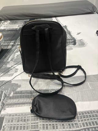 Mochila negra para uso diario