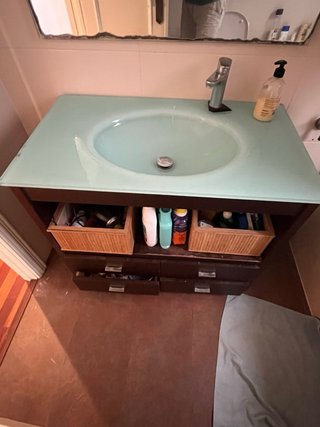Mueble de baño con lavabo de cristal