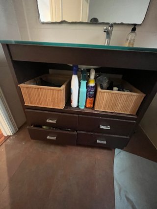 Mueble de baño con lavabo de cristal