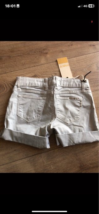 Shorts Met Beige