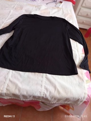 Camiseta negra manga larga