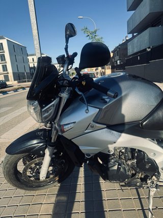 Vendo Suzuki GSR600 Naked Plata o cambio por Nmax