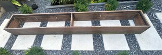 Jardinera de madera alargada