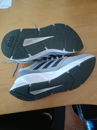Zapatillas Adidas Grises y Blancas