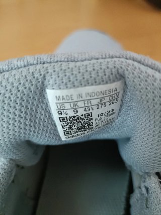Zapatillas Adidas Grises y Blancas