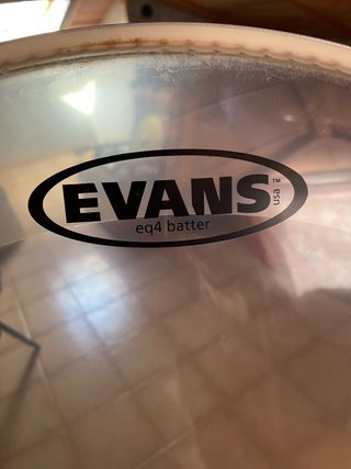 Parche Bombo 22 Evans con Caja