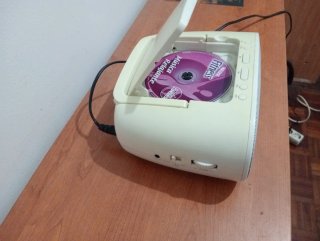 Radio CD Auxiliar.