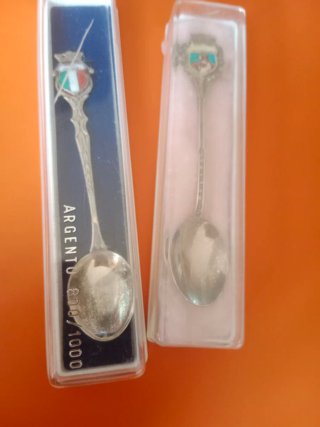 Lote 2 Cucharitas Plata Italia y S. Bernardo 800