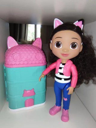 Casa de muñecas Gabby's Dollhouse y muñeca 30 cm