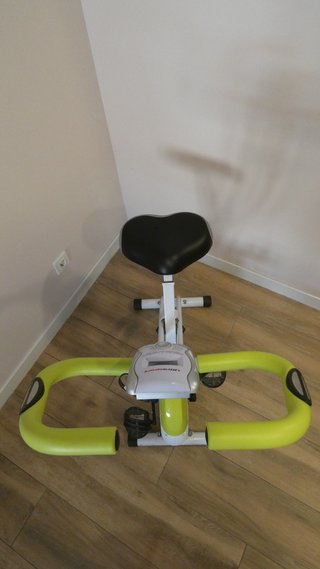 Bicicleta Estática Verde y Blanca