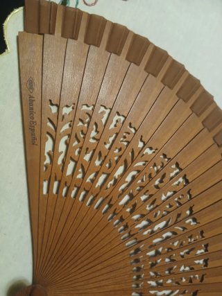 Abanico de Palo Santo