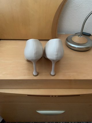 Zapatos de tacón beige
