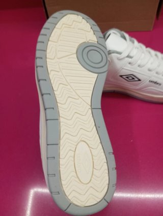 Zapatillas Umbro Blancas y Grises