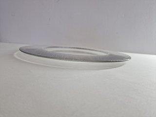 Elegante piatto in vetro trasparente