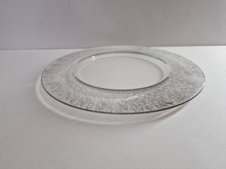 Elegante piatto in vetro trasparente