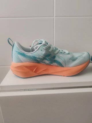 Zapatillas Asics Novablast 5 Naranja/Turquesa
