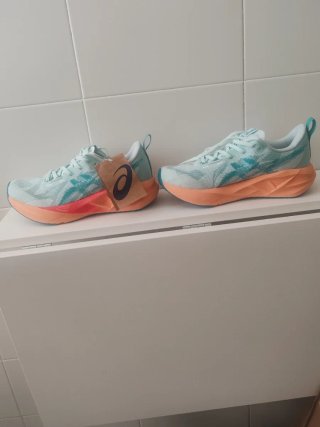 Zapatillas Asics Novablast 5 Naranja/Turquesa