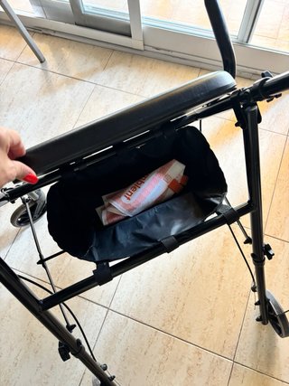 Andador para ancianos con asiento