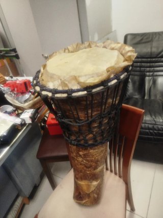Tambor africano artesanal