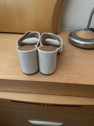 Zuecos beige Primark talla 37