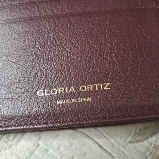 Billetera Gloria Ortiz Piel Beige y Morado