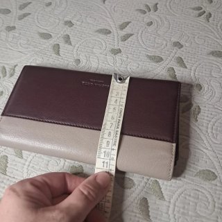 Billetera Gloria Ortiz Piel Beige y Morado