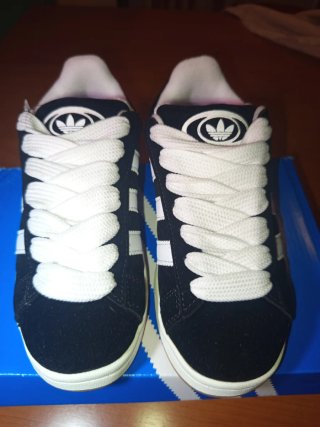 Zapatillas Adidas Negras y Blancas