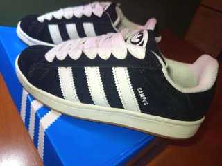 Zapatillas Adidas Negras y Blancas