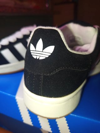 Zapatillas Adidas Negras y Blancas