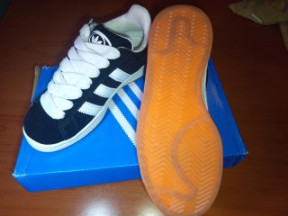 Zapatillas Adidas Negras y Blancas