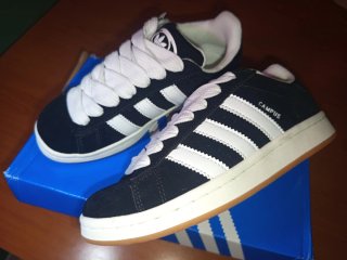 Zapatillas Adidas Negras y Blancas