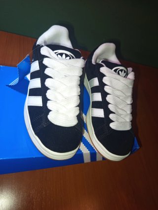 Zapatillas Adidas Negras y Blancas