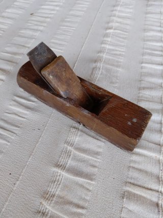 Cepilladora de madera antigua