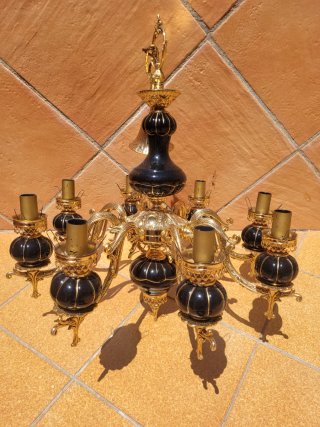 Lampade da soffitto dorate e nere