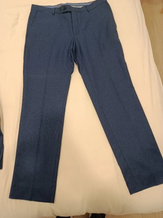 Traje azul con estampado
