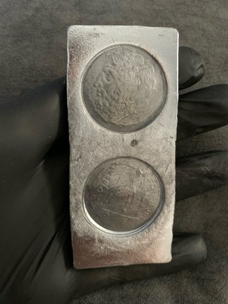 Lingote plomo con sello moneda griega