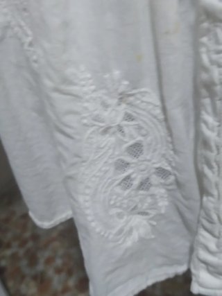 Camiseta blanca sin mangas