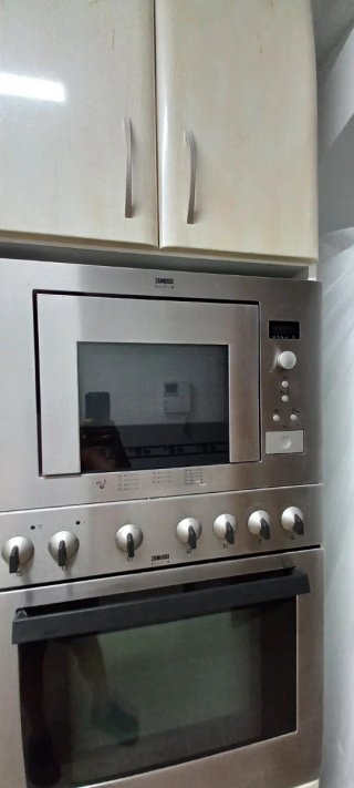 Conjunto Horno y Microondas Zanussi