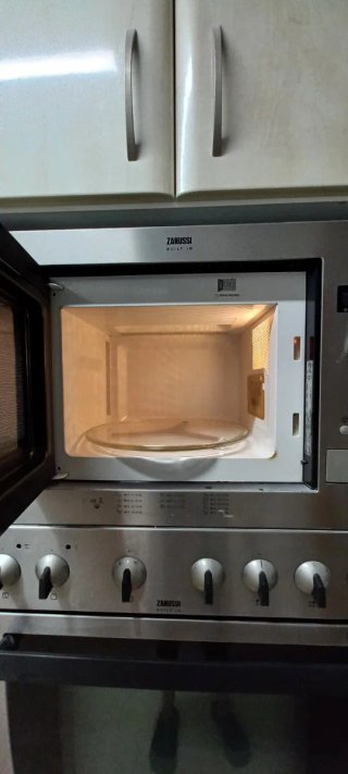 Conjunto Horno y Microondas Zanussi