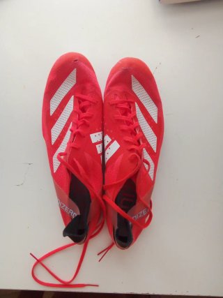 Zapatillas clavos Adidas rojas