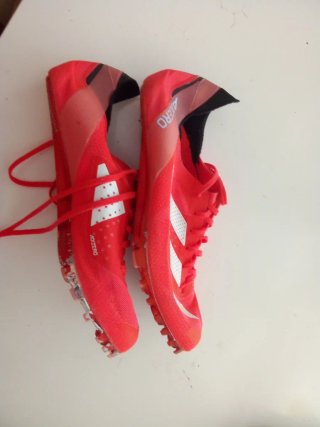 Zapatillas clavos Adidas rojas