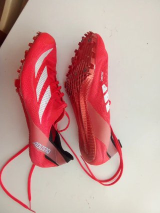 Zapatillas clavos Adidas rojas