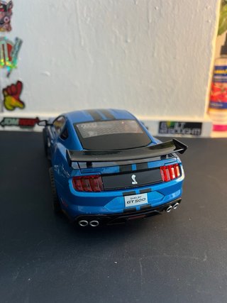 Ford Mustang GT500 1:18 Azul