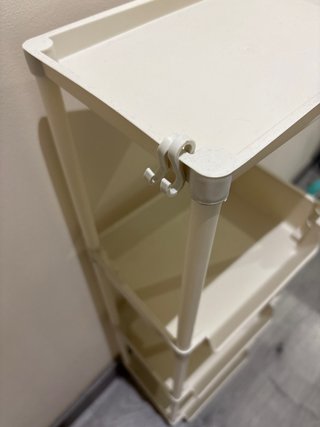 Estante auxiliar de plástico beige