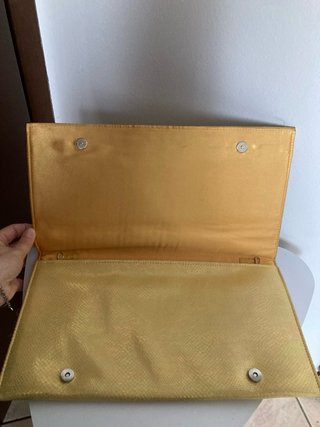 Pochette Gialla Con Borchie Nere